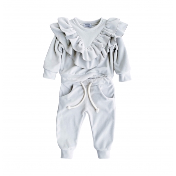 Velor tracksuit with V-neck ruffles on the chest and back of the sweatshirt and baggy pants