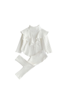 Ribbed set with a large pointed frill