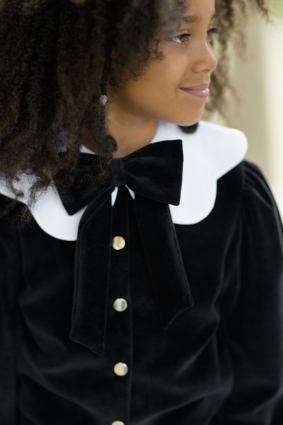 Welurowy komplet z uroczym kołnierzem i kokardą