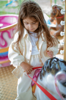 Kurtka z falbankami Petit Carousel